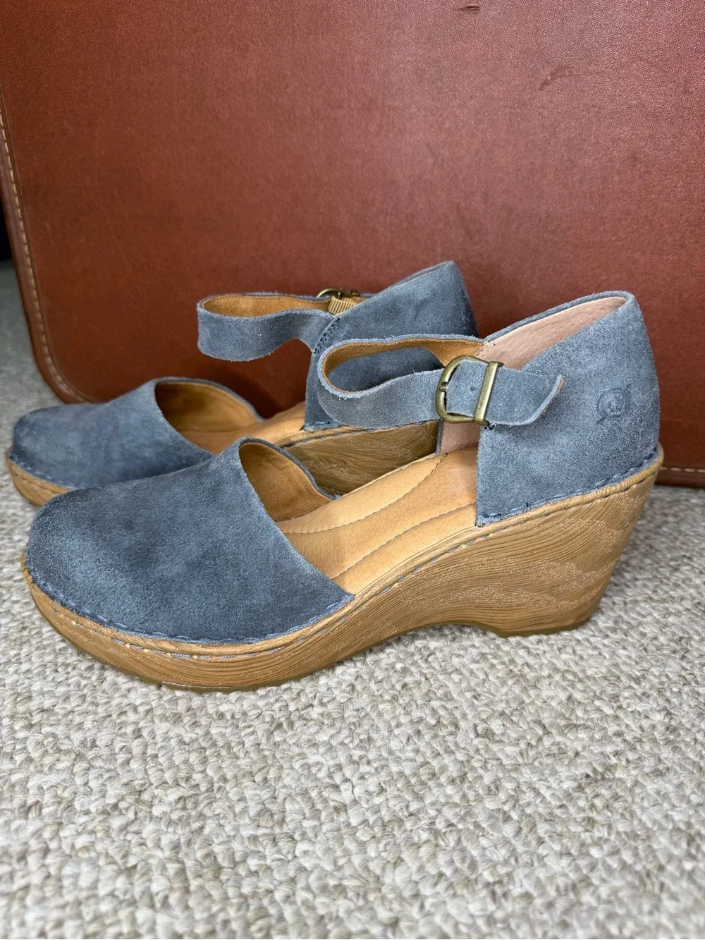 NWOT Born Nellie leather wedges